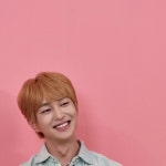 ONEW on Instagram: 노래로 베스트 송스틸러💓 얼굴로 베스트 심스틸러💘 #온유 #ONEW