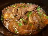 슬로우쿠커로 만드는 수미네반찬 김수미 표 LA 갈비찜 레시피 [슬로우쿠커 엘에이 갈비찜 요리] | Food, Korean food, Beef