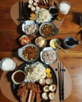 두께는 왕돈까스지만 일본식처럼 . 남편님이 먹고싶어한 치즈돈까스도.. 소스도 넘 맛나고.. 그 와중에 미친 맥주맛 .. . 내가 하고... 