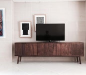 하나 올리는 것도 왜이리 힘든고~ ㅎ.. #쑤제 #가구 #가구스타그램 #월넛 #티비장 #tv장 #가구만들기 #목공 #부산가구 #부산가구공방 #가구공방…”