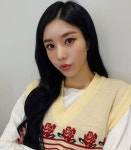 위위아뜰리에 윤소정 on Instagram: 예쀼니권리다❤️ Makeup @jrmsgo Hair @hair_ram # @ouiouia_hair_makeup | Forever my... 