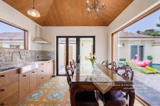 돌담 너머 귤 밭 제주 감성, 서유럽 무드를 더한 수영장이... 제주독채펜션 #제주감성숙소 #펜션사진 #숙소촬영 #펜션촬영... 