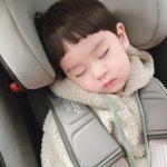 우비니 엄마미 역에 데려다주고 가는 길에 또 잠들었대요🤭 #18개월아기 #오늘하루잘부탁해아빠💙 #카시트 #브라이텍스 #어드밴스픽스4