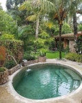 20 piscinas pequeñas con encanto para aprovechar el espacio 20 piscinas pequeñas con encanto para aprovechar el espacio | 벽돌 정원... 