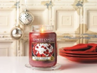 A tasty morsal to cosy up to this festive season with our new #YankeeCandle #BerryTrifle #Festive fragrance. | 양키캔들
