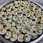 난 참치김밥 좋아해서 참치 잔뜩 넣어서 만들구 어묵탕 곁들여... 난 참치김밥 좋아해서 참치 잔뜩 넣어서 만들구 어묵탕 곁들여 먹었당... 