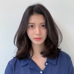 中長에 있는 Violet Chen님의 핀 | 미디움 레이어드컷, 미디움 레이어드 머리, 헤어스타일