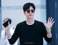 36 Likes, 1 Comments - 🖤어도러블 、그 겨울 그대와 나🖤 (@adorable_830501) on Instagram: “- 170314 ,  _ :: 홍콩... 