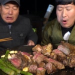 5.3M views · 1.9K comments | 2KG 대왕 토마호크 스테이크를 솥뚜껑에 구워 먹방! 요리&먹방!! - Mukbang eating show | 2KG 대왕... 
