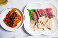 전날에는 #사상체질의학회 전임 회장님이신 광주 #첨단한방병원 의 #김경요 병원장님이며 선배님이 나오셔서 광주의 #겨절음식전문점 인 #섬진... 