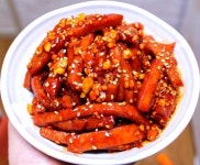 식어도 맛있는 밑반찬 메뉴 땅콩가루를 넣은 매콤 달달한 햄 고추장 조림 만드는 방법