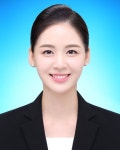 승무원사진 미루나무스튜디오 on Instagram: 비대칭수정•자연스런수정
