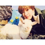 Eunhyuk on Instagram: “하루종일 목장에서 촬영하고 이제 끝났는데 티저가 뙇!!!!!!!! 그래서 기념으로 여미랑 찍은 사진을 뙇!!!!!!... 