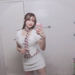 김아영(코코) on Instagram: “생방중에 입었던건데 시청자들이 편지봉투옷이냐고 😁ㅋㅋㅋㅋ #white”