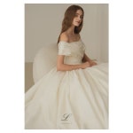 Pin page LAFORET wedding dress 라포레 on Instagram: 우아함이 어울리는 신부님들께 추천드리는 실크 드레스🕊 탑라인에서 풍성하게... 