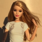 La imagen puede contener: 1 persona | 인형