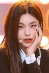 이미지 뷰어 | Itzy, Down hairstyles, Eyeliner looks