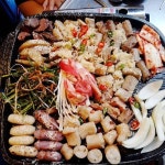 Pin page 역시 #곱창덕후 들의 선택은 #강남곱창이야기 ( #곱창원정대 )  마늘곱창모듬은 17000원으로 비싸지만 치즈떡,고구마떡,양대창... 