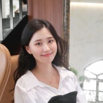 Pin page #광고 복숭아처럼 사랑스러운 핑크빛에 심쿵한 #가네시 트리슈어1S #18K목걸이 랑 귀걸이 🍑 천연석이 꽃잎 디자인으로 세팅되어 있고... 