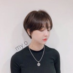 단발머리대통령 묘정원장さんはInstagramを利用しています:「와... 이런뒷통수 느낌 예쁘지 않나용! ? 머리 조금더 자르고싶당 ㅠㅠ🖤…」