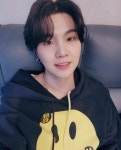 ☆ Pin by 나무 ☆ on BTS | Yoongi, Min yoongi, Min yoongi selca