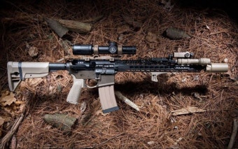 AR-15에 있는 핀