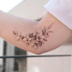 4,474 Beğenme, 18 Yorum - Instagramda STUDIOBYSOL_ZEE (@zeetattoo): 꽃이 피다