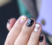 UNISTELLA TREND NAIL /유니스텔라_네일 on Instagram: “사랑스러운 데이지와 미니멀네일의 조합💫🌸💫 . . #unistella... 