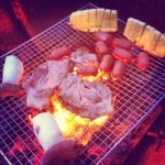 친구들과 놀러간 덕적도 한전민박에서의 BBQ. 당연히 즐겁고 행복했다.