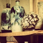 Original stoneware by 이강효. The pattern on the right piece in particular struck a note within me.  #ceramics #art #pottery... 