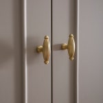 Pin page 감성을더하다 + 인테리어 수전 장식품 홈웨어 생활용품 on Instagram: 아몬드 무광 골드 주방 서랍 싱크대 수납장 침실 가구 손잡이... 