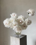 # frida #fridakim #fridakim_london #꽃#플라워 #style #interiordesign #styling #lifestyle #ikebana #art#sustai… in 2024...
