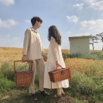 유월 , 우리의 피크닉. 집에서 오분거리 둘만의 공간🍃🌾 . . . . . . . . #피크닉 #피크닉바구니 #커플 #신혼부부 #캠핑 #여행사진 #커플피크닉... 