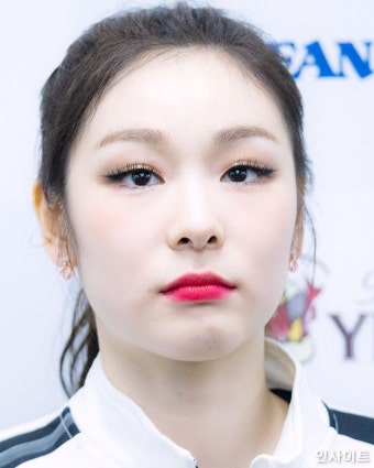 ‘13살’이나 어린 임은수와 또래라고 해도 믿을 ‘동안미모+피부’ 뽐낸 김연아 - 인사이트 - 2021 | 피부, 배우, 가수