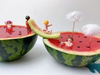 #오늘의놀이 수박수영장 🍉 _ 수박귀신이 하도 노래를 불러 사준 이른 수박 😚 수박이 왔으니 오랜만에 수박수영장도 개장했어요! _ 속살은... 