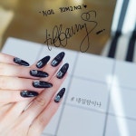네일탐이나 Shin tamina (신탐이나) en Instagram: “파니의네일은 무진장 샤릉받았던 에드빌네일 블랙🖤 쿨내나는 블링블링한네일... 
