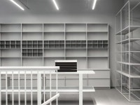 First store for H&M offshoot Arket has interiors based on historical archives | 미니멀리즘 데코, 미니멀리스트 가구, 인테리어