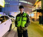 얼굴은 순둥한데 ‘키 185cm+태평양 어깨’로 넘사벽 피지컬 자랑하는 송강