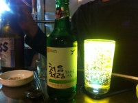 처음처럼과 조명 받은 맥주...ㅋㅋ 술이 절로 땡기네^^