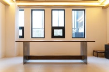 ⠀ A-01 테이블은 6년 전 북촌의 한옥 리모델링 프로젝트에서 태어났습니다. 비록 당시 한옥의 건축가는 전해지지 않았으나, 그 공간은... 