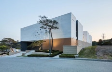 Modern houses by 아키누스(건축동인) 건축사사무소 modern | homify | 집 외관, 집, 마당