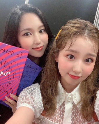 롤모델로 말해온 미나 선배님과 사진찍게 되어 너무 영광입니다ㅠㅠ 트와이스 선배님, 미나 선배님, 정말 진심으로 감사드립니다!...
