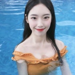 이미지: 사람 1명 이상, 수영장, 실외, 물