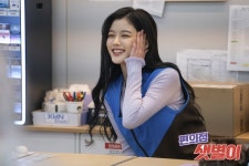 Kim yoo jung에 있는 AlexZander님의 핀 - 2020 | 여배우, 편의점