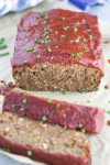 This easy to make hearty vegan meatloaf is made from the perfect combination of lentils, quinoa, mushrooms, oat… | Vegan... 