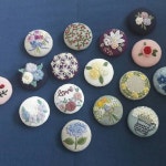 머리방울 만들기전 떼샷. ᆞ #프랑스자수 #자수머리방울 #꽃자수 #embroidery #꽃자수숲 #SOOP(이미지 포함) | 자수, 꽃 자수, 수공예