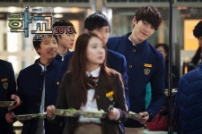 ARCHIVEWB :: 학교2013 11~12화 김우빈(박흥수) 스틸컷 | Kim woo bin, Celebrities, Baseball cards