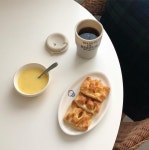 Pin page 눈뜨자마자 따아☕️ - - - - - #데일리 #홈카페 #솔지카페 #커스터드데니쉬 #콘스프 #빵토둥 #꿀하우스테이블