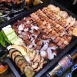 바다 한눈에 보이는 꿀뷰🌊 꿀케미 자랑하는 (관자+문어+삼겹살)삼합 뙇!! @@해산물 때려박은 라면까지 지려따 #청사포_전망대고깃집 위치... 