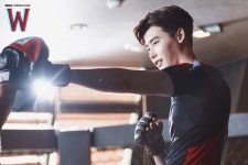 숨겨왔던 #철윤 커플 스틸 공개! #W#더블유#이종석#leejongsuk#MBC#손도잡는사이